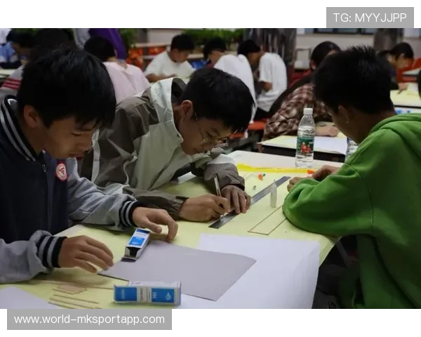 联赛举办青少年“科技创业+运动”创新交流会:点亮青春跨界想象 联赛举办青少年“科技创业+运动”创新交流会:点亮青春跨界想象