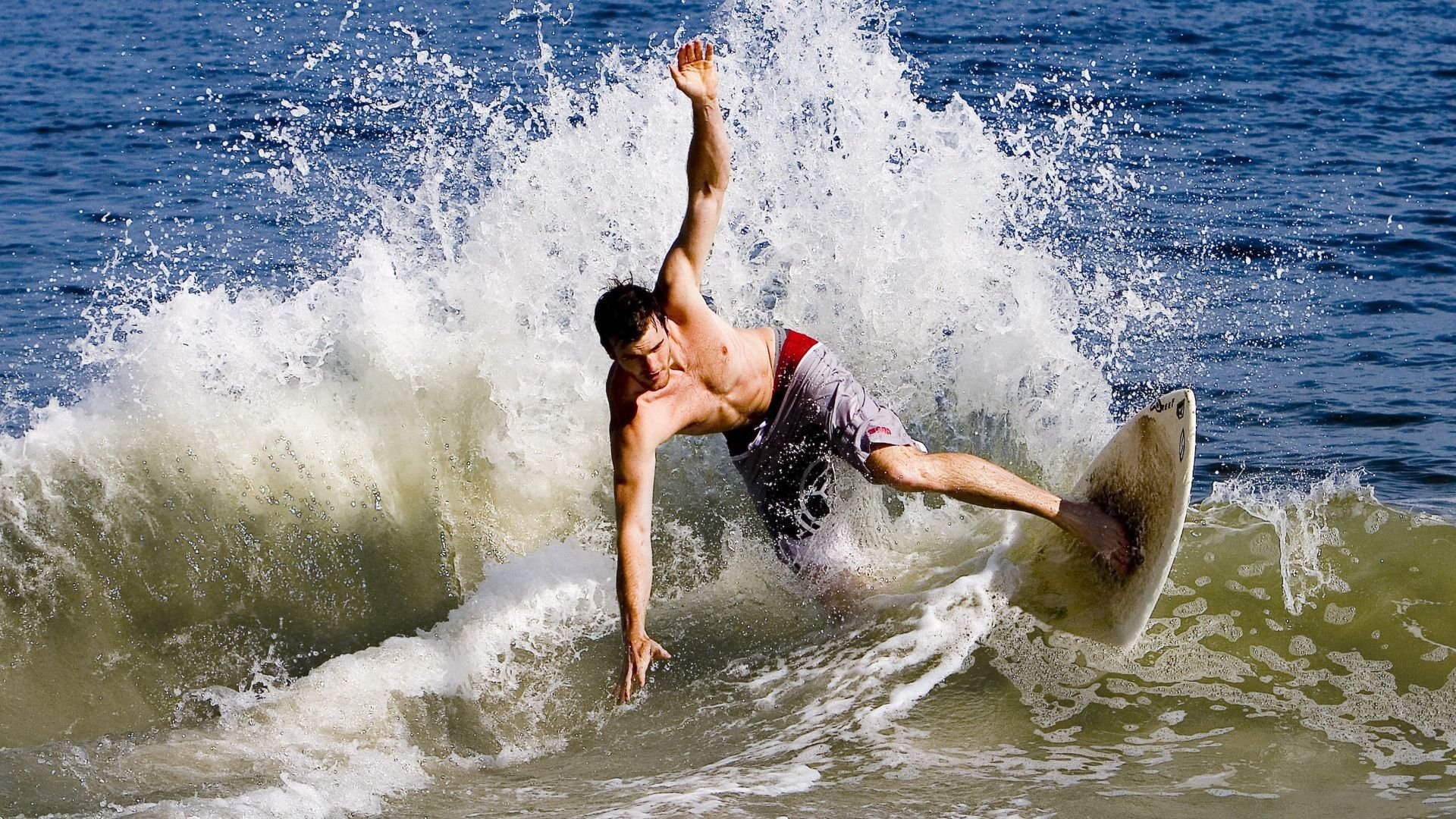 mk体育娱乐-掩护后是否应依据节奏变化调整进攻方式，掩护的时候,下面那个说法是错误的(1分)